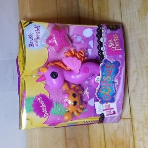 Lala-oopsies Brush and Braid Seahorse Dottyback
